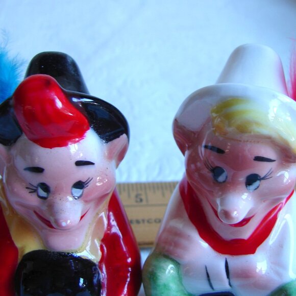 Vtg Elves Salt & Pepper SHAKER SET, Victoria Ceramics, Japan Figural Elf Feather - Picture 6 of 9